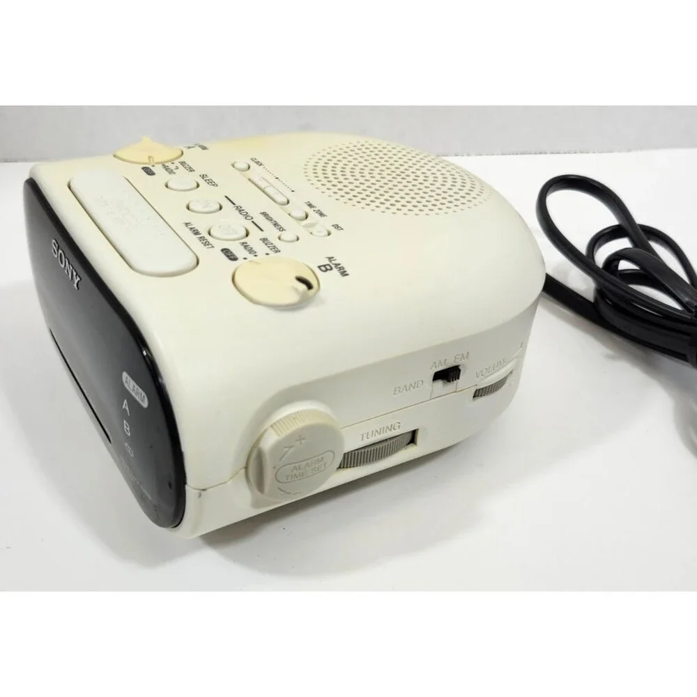 Sony Dream Machine AM/FM Dual Alarm Clock Radio Model ICF-C318 White